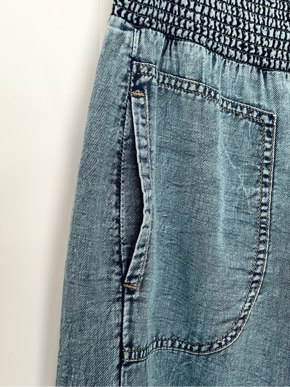 Anthropologie Pilcro Reese Barrel Leg Pull On Pants Smocked Cotton Size XS Blue - Picture 4 of 16